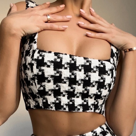naked wardrobe Tops - Naked Wardrobe The Houndstooth Cropped Tank in Black/White
